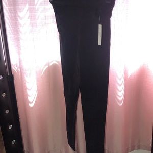 Black Leggings w/ pockets.